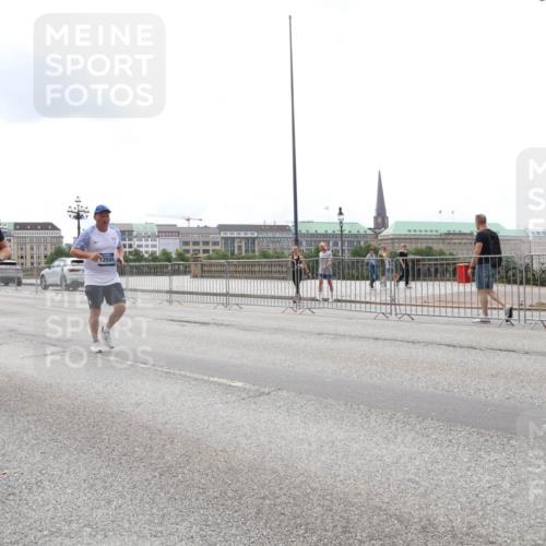 29.06.2025 - hella hamburg halbmarathon Lena Gebhardt http://msf.ph/oto/8277229 29.06.2025 10:35:05 Lombardsbrücke 12555, 1025, 1284, 1497, 1717, 1849, 2198, 2355, 2376, 2751, 3130, 3409, 3420, 3828, 3958, 4564, 4884, 5027, 5453, 5531, 6029, 6189, 6310, 6335, 6365, 6379, 6397, 6471, 6803, 6843, 6859, 7020, 7267, 7299, 7386, 7927, 8296, 8369, 8793, 9122, 9164, 9248, 9448, 9514, 10335, 10358, 10393, 10464, 10531, 10606, 11122, 11233, 11245, 11320, 11359, 11565, 11646, 11886, 12019, 12062, 12164, 12236, 12326, 12382, 12764, 15477, 16311 meine-sportfotos.de