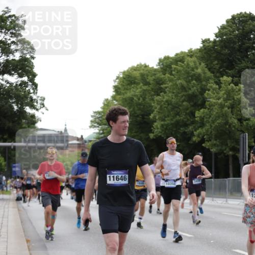 29.06.2025 - hella hamburg halbmarathon Jannik Wohlers http://msf.ph/oto/8277270 29.06.2025 10:34:37 Lombardsbrücke 1284, 1497, 1849, 2355, 3409, 4564, 4884, 5027, 6310, 6335, 6379, 6397, 6803, 7267, 7299, 8369, 8793, 9248, 10358, 10464, 10606, 11646, 12019, 12236, 12555, 12764, 13537, 13623, 13829, 14527, 15226, 15405, 15488, 15732, 15984, 16471, 16778, 16860, 17344 meine-sportfotos.de