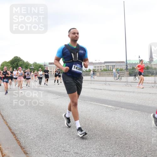 29.06.2025 - hella hamburg halbmarathon Lena Gebhardt http://msf.ph/oto/8277340 29.06.2025 10:54:45 Lombardsbrücke 497, 14386, 1198, 1822, 1949, 2084, 2244, 2532, 2566, 2586, 2632, 3002, 3364, 3761, 3795, 3857, 4191, 4192, 4720, 4971, 5157, 5185, 5216, 5309, 5392, 5500, 5727, 5882, 5933, 5993, 6023, 6279, 6839, 6982, 7670, 7986, 8012, 8186, 8801, 8803, 9130, 9521, 9596, 10109, 10331, 10471, 10686, 11033, 11226, 11287, 11354, 11567, 11569, 12240, 12268, 12270, 12930, 13272, 13283, 13944, 13945, 13979, 13980 meine-sportfotos.de