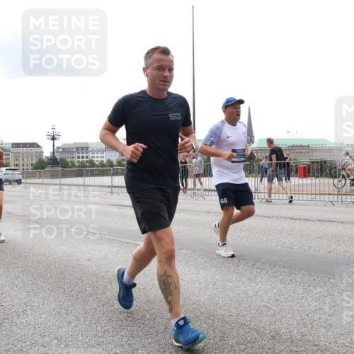 29.06.2025 - hella hamburg halbmarathon Lena Gebhardt http://msf.ph/oto/8277343 29.06.2025 10:35:06 Lombardsbrücke 13623, 16778, 639, 2555, 1284, 1497, 1717, 1849, 2198, 2355, 2376, 2751, 3130, 3409, 3420, 3828, 3958, 4564, 4884, 5027, 5453, 5531, 6029, 6189, 6310, 6335, 6365, 6379, 6397, 6471, 6803, 6843, 6859, 7020, 7267, 7299, 7927, 8249, 8296, 8369, 8793, 9122, 9164, 9248, 9448, 9514, 10335, 10358, 10393, 10464, 10531, 10606, 11122, 11233, 11245, 11320, 11359, 11565, 11646, 11838, 11839, 11886, 12019, 12062, 12164, 12236, 12326, 12382, 12764, 15477 meine-sportfotos.de