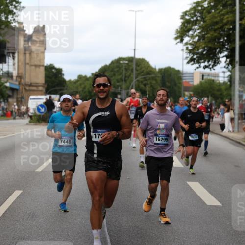 29.06.2025 - hella hamburg halbmarathon Yannick Fuchs http://msf.ph/oto/8277364 29.06.2025 10:37:17 20KM 1353, 1675, 1700, 1735, 2233, 2653, 4229, 4235, 5011, 5124, 5477, 7035, 7448, 7734, 7865, 9364, 9371, 9534, 9833, 10216, 10469, 11907, 12839, 14226, 14447, 14560, 14813, 15095, 15255, 15297, 15301, 15328, 15535, 15851, 16295, 16333, 16677, 17000, 17177, 17733, 17911, 18004, 18275, 18304, 18559, 18632, 18659, 18680, 18987 meine-sportfotos.de