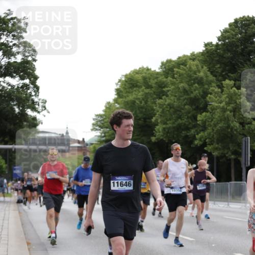 29.06.2025 - hella hamburg halbmarathon Jannik Wohlers http://msf.ph/oto/8277384 29.06.2025 10:34:37 Lombardsbrücke 1284, 1497, 1849, 2355, 3409, 4564, 4884, 5027, 6310, 6335, 6379, 6397, 6803, 7267, 7299, 8369, 8793, 9248, 10358, 10464, 10606, 11646, 12019, 12236, 12555, 12764, 13537, 13623, 13829, 14527, 15226, 15405, 15488, 15732, 15984, 16471, 16778, 16860, 17344 meine-sportfotos.de