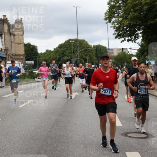 29.06.2025 - hella hamburg halbmarathon Yannick Fuchs http://msf.ph/oto/8277395 29.06.2025 10:49:30 20KM 1120, 1143, 1179, 1193, 1834, 2612, 3037, 3058, 3668, 4249, 4897, 5021, 5643, 5672, 6569, 6591, 6924, 7147, 7221, 7594, 7976, 8573, 8691, 10188, 10582, 11039, 11231, 12248, 12544, 12545, 13234, 13236, 13470, 14365, 14750, 15184, 15300, 15484, 15584, 15818, 15884, 16108, 16176, 16213, 16334, 16401, 16521, 16609, 16786, 17133, 17259, 17603, 17640, 17642, 17734, 17940, 18064, 18290, 18741, 18746, 18835, 19047, 19120 meine-sportfotos.de