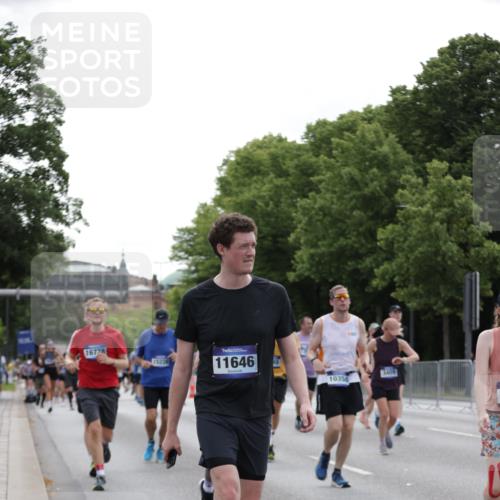 29.06.2025 - hella hamburg halbmarathon Jannik Wohlers http://msf.ph/oto/8277433 29.06.2025 10:34:37 Lombardsbrücke 1284, 1497, 1849, 2355, 3409, 4564, 4884, 5027, 6310, 6335, 6379, 6397, 6803, 7267, 7299, 8369, 8793, 9248, 10358, 10464, 10606, 11646, 12019, 12236, 12555, 12764, 13537, 13623, 13829, 14527, 15226, 15405, 15488, 15732, 15984, 16471, 16778, 16860, 17344 meine-sportfotos.de