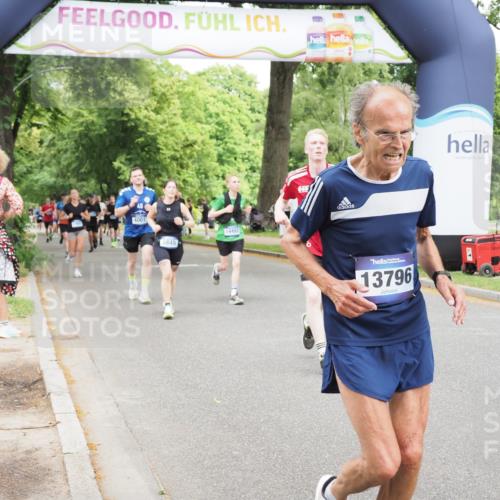 29.06.2025 - hella hamburg halbmarathon MichiJ http://msf.ph/oto/8277463 29.06.2025 10:57:11 Zwischen KM18-KM19 2055, 2277, 3834, 5845, 8755, 10685, 11271, 13796, 14404, 14497, 16441 meine-sportfotos.de