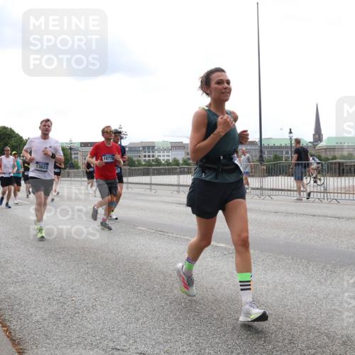 29.06.2025 - hella hamburg halbmarathon Lena Gebhardt http://msf.ph/oto/8277477 29.06.2025 10:35:07 Lombardsbrücke 13623, 16778, 1284, 1497, 1717, 1849, 2198, 2355, 2376, 2751, 3130, 3409, 3828, 3958, 4564, 4703, 4704, 4884, 5027, 5453, 5531, 6029, 6189, 6310, 6335, 6365, 6379, 6397, 6471, 6803, 6843, 6859, 7020, 7267, 7299, 7927, 8249, 8296, 8369, 8793, 9122, 9248, 9448, 9514, 10358, 10393, 10464, 10531, 10606, 11122, 11233, 11245, 11320, 11359, 11565, 11646, 11838, 11839, 11886, 12019, 12062, 12164, 12236, 12326, 12382, 12764, 15477 meine-sportfotos.de