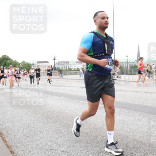 29.06.2025 - hella hamburg halbmarathon Lena Gebhardt http://msf.ph/oto/8277486 29.06.2025 10:54:45 Lombardsbrücke 4386, 1198, 1822, 1949, 2084, 2244, 2532, 2566, 2586, 2632, 3002, 3364, 3761, 3795, 3857, 4191, 4192, 4720, 4971, 5157, 5185, 5216, 5309, 5392, 5500, 5727, 5882, 5933, 5993, 6023, 6279, 6839, 6982, 7670, 7986, 8012, 8186, 8801, 8803, 9130, 9521, 9596, 10109, 10331, 10471, 10686, 11033, 11226, 11287, 11354, 11567, 11569, 12240, 12268, 12270, 12930, 13272, 13283, 13944, 13945, 13979, 13980 meine-sportfotos.de