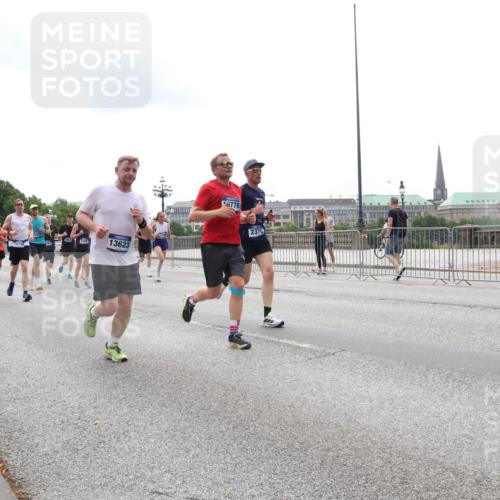 29.06.2025 - hella hamburg halbmarathon Lena Gebhardt http://msf.ph/oto/8277510 29.06.2025 10:35:08 Lombardsbrücke 15737, 16010, 3401, 13623, 6778, 2376, 1284, 1497, 1717, 1849, 2198, 2355, 2376, 2751, 3130, 3409, 3828, 3958, 4564, 4703, 4704, 4884, 5027, 5453, 5531, 6029, 6189, 6310, 6335, 6365, 6379, 6397, 6471, 6803, 6859, 7020, 7267, 7299, 7927, 8249, 8296, 8369, 8793, 9122, 9248, 9514, 10358, 10393, 10464, 10531, 10565, 10606, 11122, 11233, 11245, 11320, 11359, 11565, 11646, 11838, 11839, 11886, 12019, 12062, 12236, 12326, 12382, 12764, 15477 meine-sportfotos.de