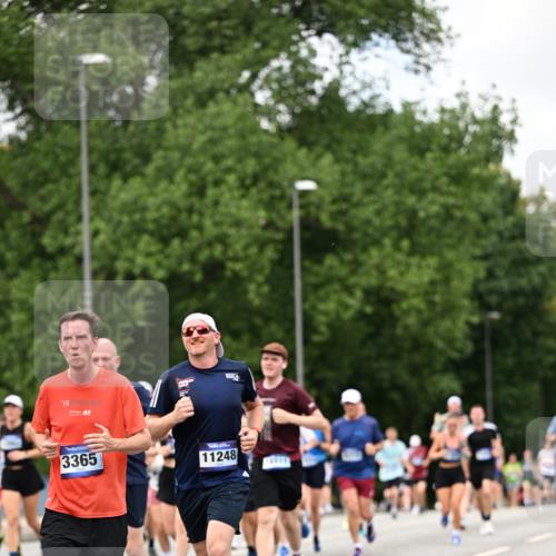 29.06.2025 - hella hamburg halbmarathon Dr. Thomas Lammeyer http://msf.ph/oto/8277534 29.06.2025 10:36:29 Kennedybrücke 1292, 1640, 1987, 2268, 2349, 2943, 3022, 3239, 3365, 3707, 3751, 3752, 3778, 4314, 4365, 4605, 4857, 5601, 5658, 5743, 5783, 5871, 5941, 6218, 6228, 6252, 6312, 6315, 6642, 7239, 7387, 7468, 7535, 7570, 7695, 7789, 8072, 8073, 8124, 8127, 8303, 8625, 8914, 9125, 9188, 9206, 9765, 10013, 10111, 10248, 10354, 10828, 10924, 11168, 11205, 11225, 11248, 11362 meine-sportfotos.de