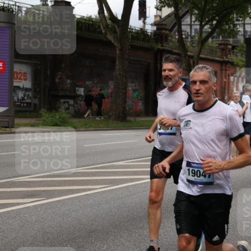 29.06.2025 - hella hamburg halbmarathon Yannick Fuchs http://msf.ph/oto/8277556 29.06.2025 10:49:31 20KM 1120, 1143, 1179, 1193, 1834, 2612, 3037, 3058, 3668, 4249, 4897, 5643, 5672, 6569, 6591, 6924, 7147, 7221, 7594, 7976, 8573, 8691, 10188, 10582, 11039, 11231, 12248, 12544, 12545, 13234, 13236, 13470, 14365, 15184, 15300, 15484, 15584, 15818, 15884, 16108, 16176, 16213, 16334, 16401, 16521, 16609, 16786, 17133, 17259, 17603, 17615, 17640, 17642, 17734, 17940, 18064, 18290, 18741, 18746, 18835, 19047, 19120 meine-sportfotos.de