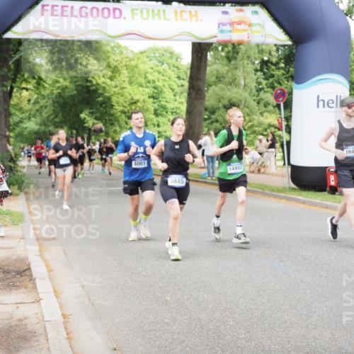 29.06.2025 - hella hamburg halbmarathon MichiJ http://msf.ph/oto/8277567 29.06.2025 10:57:12 Zwischen KM18-KM19 2055, 2277, 3834, 5845, 8755, 10685, 11271, 13796, 14404, 14497, 16441 meine-sportfotos.de
