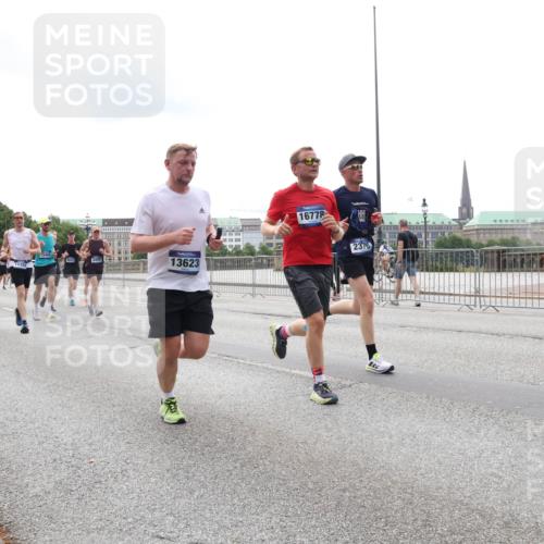 29.06.2025 - hella hamburg halbmarathon Lena Gebhardt http://msf.ph/oto/8277595 29.06.2025 10:35:08 Lombardsbrücke 1573, 1601, 15405, 6603, 1035, 13623, 16778, 2376, 1284, 1497, 1717, 1849, 2198, 2355, 2376, 2751, 3130, 3409, 3828, 3958, 4564, 4703, 4704, 4884, 5027, 5453, 5531, 6029, 6189, 6310, 6335, 6365, 6379, 6397, 6471, 6803, 6859, 7020, 7267, 7299, 7927, 8249, 8296, 8369, 8793, 9122, 9248, 9514, 10358, 10393, 10464, 10531, 10565, 10606, 11122, 11233, 11245, 11320, 11359, 11565, 11646, 11838, 11839, 11886, 12019, 12062, 12236, 12326, 12382, 12764, 15477 meine-sportfotos.de