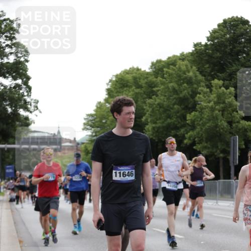 29.06.2025 - hella hamburg halbmarathon Jannik Wohlers http://msf.ph/oto/8277606 29.06.2025 10:34:38 Lombardsbrücke 1284, 1497, 1849, 2376, 3409, 4564, 4884, 5027, 6310, 6335, 6379, 6397, 6803, 7267, 7299, 7927, 9248, 10358, 10464, 10606, 11233, 12019, 12555, 12764, 13537, 13623, 13829, 14527, 15226, 15405, 15488, 15732, 15783, 15984, 16471, 16778, 16860, 17344 meine-sportfotos.de