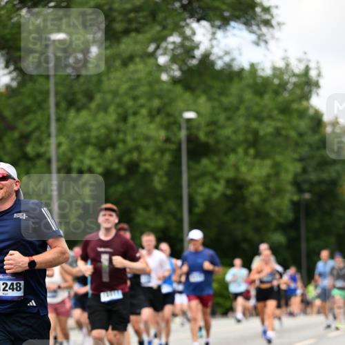 29.06.2025 - hella hamburg halbmarathon Dr. Thomas Lammeyer http://msf.ph/oto/8277630 29.06.2025 10:36:31 Kennedybrücke 1292, 1640, 1987, 2268, 2349, 2943, 3022, 3239, 3365, 3707, 3751, 3778, 4314, 4365, 4605, 4857, 5601, 5658, 5783, 5871, 5941, 6218, 6228, 6252, 6312, 6315, 6642, 7239, 7387, 7468, 7535, 7789, 8072, 8073, 8124, 8127, 8303, 8625, 8840, 8914, 9010, 9125, 9188, 9206, 9765, 10013, 10111, 10248, 10354, 10470, 10624, 10828, 10924, 11168, 11205, 11225, 11248, 11362 meine-sportfotos.de