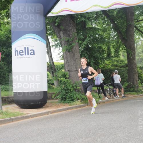 29.06.2025 - hella hamburg halbmarathon KatJ http://msf.ph/oto/8277673 29.06.2025 10:09:57 Zwischen KM18-KM19 53, 2144, 6380 meine-sportfotos.de