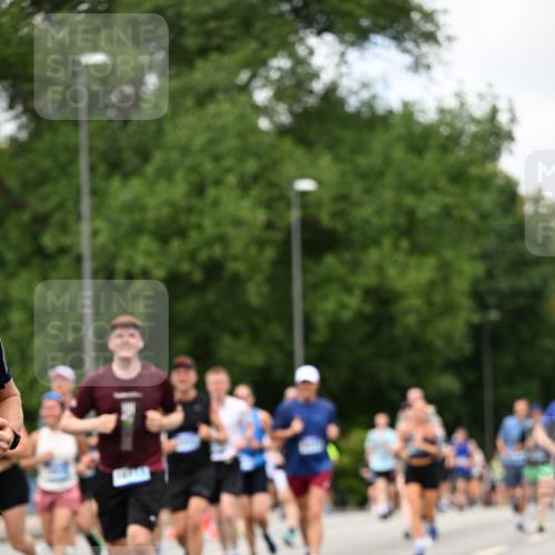 29.06.2025 - hella hamburg halbmarathon Dr. Thomas Lammeyer http://msf.ph/oto/8277674 29.06.2025 10:36:31 Kennedybrücke 1292, 1640, 1987, 2268, 2349, 2943, 3022, 3239, 3365, 3707, 3751, 3778, 4314, 4365, 4605, 4857, 5601, 5658, 5783, 5871, 5941, 6218, 6228, 6252, 6312, 6315, 6642, 7239, 7387, 7468, 7535, 7789, 8072, 8073, 8124, 8127, 8303, 8625, 8840, 8914, 9010, 9125, 9188, 9206, 9765, 10013, 10111, 10248, 10354, 10470, 10624, 10828, 10924, 11168, 11205, 11225, 11248, 11362 meine-sportfotos.de