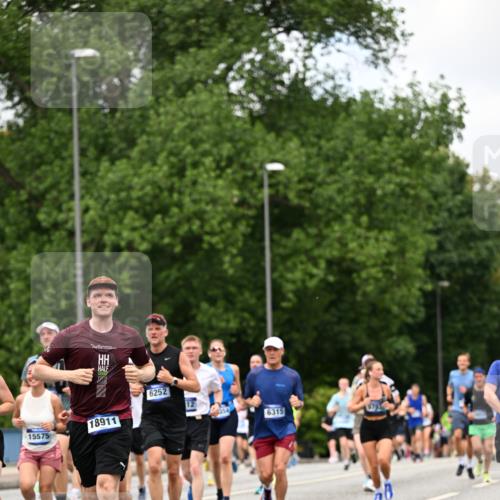 29.06.2025 - hella hamburg halbmarathon Dr. Thomas Lammeyer http://msf.ph/oto/8277693 29.06.2025 10:36:31 Kennedybrücke 1292, 1640, 1987, 2268, 2349, 2943, 3022, 3239, 3365, 3707, 3751, 3778, 4314, 4365, 4605, 4857, 5601, 5658, 5783, 5871, 5941, 6218, 6228, 6252, 6312, 6315, 6642, 7239, 7387, 7468, 7535, 7789, 8072, 8073, 8124, 8127, 8303, 8625, 8840, 8914, 9010, 9125, 9188, 9206, 9765, 10013, 10111, 10248, 10354, 10470, 10624, 10828, 10924, 11168, 11205, 11225, 11248, 11362 meine-sportfotos.de
