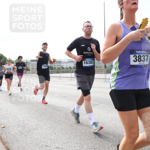 29.06.2025 - hella hamburg halbmarathon Lena Gebhardt http://msf.ph/oto/8277716 29.06.2025 10:11:32 Lombardsbrücke 1328, 1531, 1723, 1866, 1992, 2868, 3363, 3837, 4227, 5254, 5605, 7271, 7571, 8115, 8171, 8206, 8207, 8368, 8561, 8807, 8810, 9119, 9428, 10196, 10372, 10428, 11149, 11321, 11507, 11755, 12286, 12473, 12836, 13177, 13203, 13603, 13939, 14008, 14022, 14149, 14384, 15009, 15252, 15797, 15908, 15945, 16383, 17080, 17142, 17500, 17638, 17787, 17866, 18278, 18382, 19172, 19241 meine-sportfotos.de