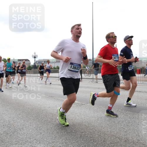 29.06.2025 - hella hamburg halbmarathon Lena Gebhardt http://msf.ph/oto/8277737 29.06.2025 10:35:09 Lombardsbrücke 15732, 76010, 15405, 1497, 3401, 13623, 6778, 23, 1284, 1497, 1717, 1821, 1849, 2198, 2355, 2376, 2751, 3130, 3409, 3828, 3958, 4564, 4703, 4704, 4884, 5027, 5453, 5531, 5793, 6029, 6189, 6310, 6335, 6365, 6379, 6397, 6471, 6803, 6859, 7020, 7267, 7299, 7927, 8249, 8296, 8369, 8793, 9122, 9248, 9514, 10358, 10393, 10464, 10531, 10565, 10606, 11122, 11233, 11245, 11320, 11359, 11565, 11646, 11838, 11839, 11886, 12019, 12062, 12236, 12326, 12382, 12764 meine-sportfotos.de