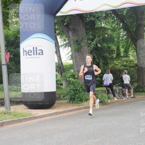 29.06.2025 - hella hamburg halbmarathon KatJ http://msf.ph/oto/8277738 29.06.2025 10:09:57 Zwischen KM18-KM19 53, 2144, 6380 meine-sportfotos.de