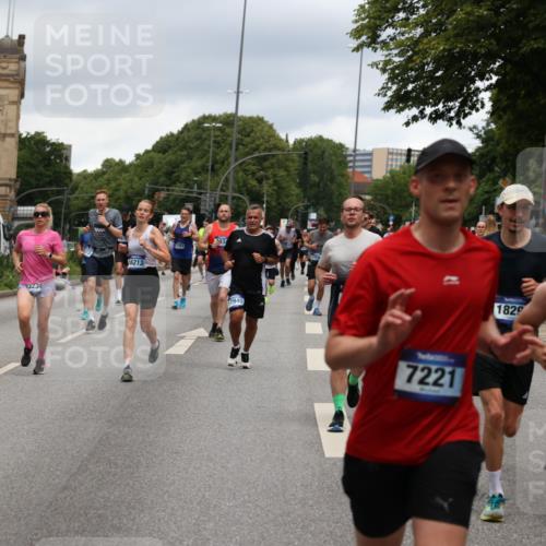 29.06.2025 - hella hamburg halbmarathon Yannick Fuchs http://msf.ph/oto/8277744 29.06.2025 10:49:31 20KM 1120, 1143, 1179, 1193, 1834, 2612, 3037, 3058, 3668, 4249, 4897, 5643, 5672, 6569, 6591, 6924, 7147, 7221, 7594, 7976, 8573, 8691, 10188, 10582, 11039, 11231, 12248, 12544, 12545, 13234, 13236, 13470, 14365, 15184, 15300, 15484, 15584, 15818, 15884, 16108, 16176, 16213, 16334, 16401, 16521, 16609, 16786, 17133, 17259, 17603, 17615, 17640, 17642, 17734, 17940, 18064, 18290, 18741, 18746, 18835, 19047, 19120 meine-sportfotos.de