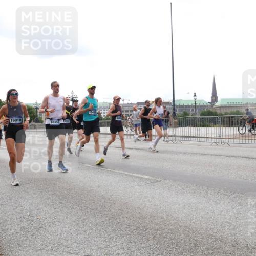 29.06.2025 - hella hamburg halbmarathon Lena Gebhardt http://msf.ph/oto/8277797 29.06.2025 10:35:10 Lombardsbrücke 15226, 15732, 16010, 10358, 1849, 7267, 15405, 3409, 1284, 1497, 1717, 1821, 1849, 2198, 2355, 2376, 2751, 3130, 3409, 3828, 3958, 4564, 4703, 4704, 4884, 5027, 5531, 5793, 6029, 6189, 6310, 6335, 6365, 6379, 6397, 6471, 6803, 6859, 7020, 7267, 7299, 7927, 8249, 8296, 8369, 8793, 9122, 9248, 10358, 10393, 10464, 10531, 10565, 10606, 11122, 11233, 11245, 11320, 11359, 11565, 11646, 11838, 11839, 11886, 12019, 12062, 12236, 12326, 12382, 12764 meine-sportfotos.de