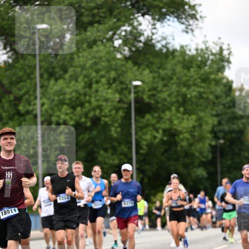 29.06.2025 - hella hamburg halbmarathon Dr. Thomas Lammeyer http://msf.ph/oto/8277843 29.06.2025 10:36:32 Kennedybrücke 1292, 1640, 1987, 2268, 2349, 2943, 3022, 3239, 3365, 3707, 3751, 3778, 4365, 4605, 4857, 5658, 5783, 5871, 5941, 6218, 6228, 6252, 6312, 6315, 6642, 7239, 7387, 7468, 7535, 7789, 8072, 8073, 8124, 8127, 8303, 8625, 8840, 8914, 9010, 9125, 9188, 9206, 9765, 10013, 10111, 10248, 10354, 10470, 10624, 10828, 10924, 11168, 11205, 11225, 11248, 11362 meine-sportfotos.de