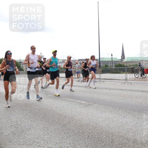 29.06.2025 - hella hamburg halbmarathon Lena Gebhardt http://msf.ph/oto/8277860 29.06.2025 10:35:10 Lombardsbrücke 6010, 10358, 7267, 149, 15732, 15405, 10464, 1284, 1497, 1717, 1821, 1849, 2198, 2355, 2376, 2751, 3130, 3409, 3828, 3958, 4564, 4703, 4704, 4884, 5027, 5531, 5793, 6029, 6189, 6310, 6335, 6365, 6379, 6397, 6471, 6803, 6859, 7020, 7267, 7299, 7927, 8249, 8296, 8369, 8793, 9122, 9248, 10358, 10393, 10464, 10531, 10565, 10606, 11122, 11233, 11245, 11320, 11359, 11565, 11646, 11838, 11839, 11886, 12019, 12062, 12236, 12326, 12382, 12764 meine-sportfotos.de