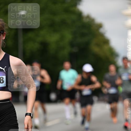 29.06.2025 - hella hamburg halbmarathon Dr. Thomas Lammeyer http://msf.ph/oto/8277885 29.06.2025 10:15:41 Kennedybrücke 1062, 1166, 1992, 2661, 3837, 4227, 5254, 5990, 5991, 7370, 7474, 7571, 8368, 9191, 9254, 10042, 10428 meine-sportfotos.de