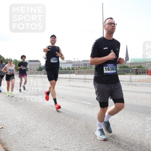 29.06.2025 - hella hamburg halbmarathon Lena Gebhardt http://msf.ph/oto/8277909 29.06.2025 10:11:32 Lombardsbrücke 1328, 1531, 1723, 1866, 1992, 2868, 3363, 3837, 4227, 5254, 5605, 7271, 7571, 8115, 8171, 8206, 8207, 8368, 8561, 8807, 8810, 9119, 9428, 10196, 10372, 10428, 11149, 11321, 11507, 11755, 12286, 12473, 12836, 13177, 13203, 13603, 13939, 14008, 14022, 14149, 14384, 15009, 15252, 15797, 15908, 15945, 16383, 17080, 17142, 17500, 17638, 17787, 17866, 18278, 18382, 19172, 19241 meine-sportfotos.de