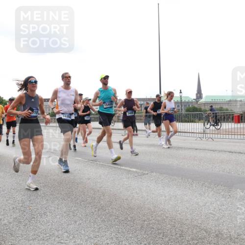 29.06.2025 - hella hamburg halbmarathon Lena Gebhardt http://msf.ph/oto/8277922 29.06.2025 10:35:11 Lombardsbrücke 10, 15226, 1035, 15732, 1849, 15405, 3409, 1284, 1497, 1717, 1821, 1849, 2198, 2355, 2376, 2751, 3130, 3409, 3828, 3958, 4564, 4703, 4704, 4884, 5027, 5531, 5793, 6029, 6189, 6310, 6335, 6365, 6379, 6397, 6471, 6803, 6859, 7020, 7267, 7299, 7927, 8249, 8296, 8369, 8567, 8793, 9122, 9248, 10358, 10393, 10464, 10531, 10565, 10606, 11122, 11233, 11245, 11320, 11359, 11565, 11646, 11838, 11839, 11886, 12019, 12062, 12236, 12326, 12382, 12764 meine-sportfotos.de