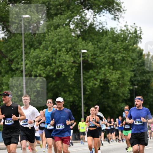 29.06.2025 - hella hamburg halbmarathon Dr. Thomas Lammeyer http://msf.ph/oto/8277971 29.06.2025 10:36:33 Kennedybrücke 1640, 1987, 2268, 2349, 2943, 3022, 3239, 3365, 3707, 3751, 3778, 4365, 4605, 4857, 5783, 5871, 5941, 6218, 6228, 6252, 6312, 6315, 6642, 7239, 7387, 7468, 7535, 7789, 8072, 8073, 8124, 8127, 8303, 8625, 8840, 8914, 9010, 9125, 9188, 9206, 9765, 10013, 10111, 10248, 10354, 10470, 10624, 10828, 10924, 11076, 11168, 11205, 11225, 11248, 11362 meine-sportfotos.de