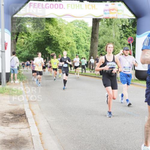 29.06.2025 - hella hamburg halbmarathon MichiJ http://msf.ph/oto/8278005 29.06.2025 10:31:51 Zwischen KM18-KM19 3437, 7185, 10237, 11778, 12776, 14667, 14849, 15862, 16301, 16314, 16997, 18678, 19038, 19051 meine-sportfotos.de