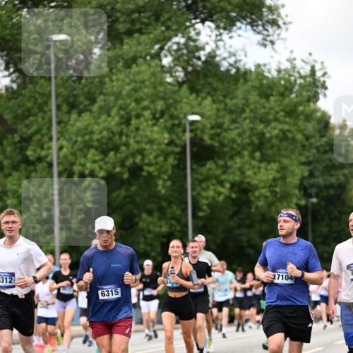 29.06.2025 - hella hamburg halbmarathon Dr. Thomas Lammeyer http://msf.ph/oto/8278045 29.06.2025 10:36:34 Kennedybrücke 1640, 1987, 2268, 2349, 2943, 3022, 3239, 3365, 3707, 3751, 3778, 4365, 4605, 4857, 5783, 5871, 5941, 6218, 6228, 6252, 6312, 6315, 6642, 7239, 7387, 7468, 7531, 7535, 7789, 8072, 8073, 8124, 8127, 8303, 8625, 8840, 8914, 9010, 9125, 9188, 9206, 9765, 10013, 10111, 10203, 10354, 10470, 10624, 10828, 10924, 11076, 11205, 11225, 11248, 11362 meine-sportfotos.de