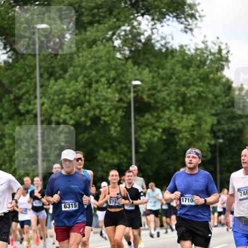 29.06.2025 - hella hamburg halbmarathon Dr. Thomas Lammeyer http://msf.ph/oto/8278075 29.06.2025 10:36:34 Kennedybrücke 1640, 1987, 2268, 2349, 2943, 3022, 3239, 3365, 3707, 3751, 3778, 4365, 4605, 4857, 5783, 5871, 5941, 6218, 6228, 6252, 6312, 6315, 6642, 7239, 7387, 7468, 7531, 7535, 7789, 8072, 8073, 8124, 8127, 8303, 8625, 8840, 8914, 9010, 9125, 9188, 9206, 9765, 10013, 10111, 10203, 10354, 10470, 10624, 10828, 10924, 11076, 11205, 11225, 11248, 11362 meine-sportfotos.de