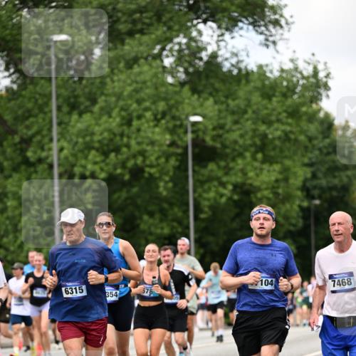 29.06.2025 - hella hamburg halbmarathon Dr. Thomas Lammeyer http://msf.ph/oto/8278089 29.06.2025 10:36:34 Kennedybrücke 1640, 1987, 2268, 2349, 2943, 3022, 3239, 3365, 3707, 3751, 3778, 4365, 4605, 4857, 5783, 5871, 5941, 6218, 6228, 6252, 6312, 6315, 6642, 7239, 7387, 7468, 7531, 7535, 7789, 8072, 8073, 8124, 8127, 8303, 8625, 8840, 8914, 9010, 9125, 9188, 9206, 9765, 10013, 10111, 10203, 10354, 10470, 10624, 10828, 10924, 11076, 11205, 11225, 11248, 11362 meine-sportfotos.de