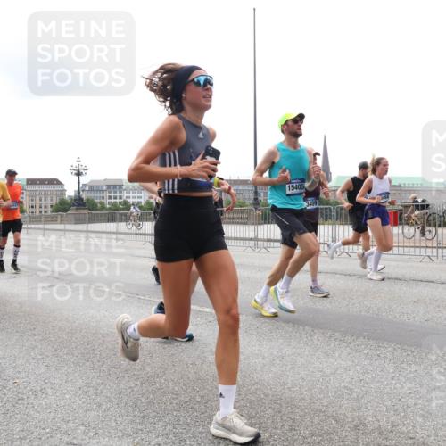 29.06.2025 - hella hamburg halbmarathon Lena Gebhardt http://msf.ph/oto/8278117 29.06.2025 10:35:11 Lombardsbrücke 15226, 15732, 15405, 3409, 1284, 1497, 1717, 1821, 1849, 2198, 2355, 2376, 2751, 3130, 3409, 3828, 3958, 4564, 4703, 4704, 4884, 5027, 5531, 5793, 6029, 6189, 6310, 6335, 6365, 6379, 6397, 6471, 6803, 6859, 7020, 7267, 7299, 7927, 8249, 8296, 8369, 8567, 8793, 9122, 9248, 10358, 10393, 10464, 10531, 10565, 10606, 11122, 11233, 11245, 11320, 11359, 11565, 11646, 11838, 11839, 11886, 12019, 12062, 12236, 12326, 12382, 12764 meine-sportfotos.de