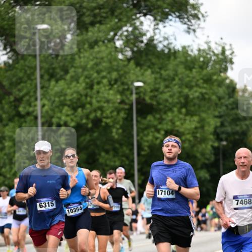 29.06.2025 - hella hamburg halbmarathon Dr. Thomas Lammeyer http://msf.ph/oto/8278123 29.06.2025 10:36:35 Kennedybrücke 1640, 1987, 2268, 2349, 2943, 3022, 3365, 3707, 3751, 3753, 3778, 4365, 4605, 4857, 5783, 5871, 5941, 6218, 6228, 6252, 6312, 6315, 6642, 7239, 7387, 7468, 7531, 7535, 7789, 8072, 8073, 8124, 8127, 8303, 8625, 8840, 8914, 9010, 9125, 9188, 9206, 9765, 10013, 10111, 10203, 10354, 10470, 10624, 10828, 10924, 11076, 11205, 11225, 11248, 11362 meine-sportfotos.de