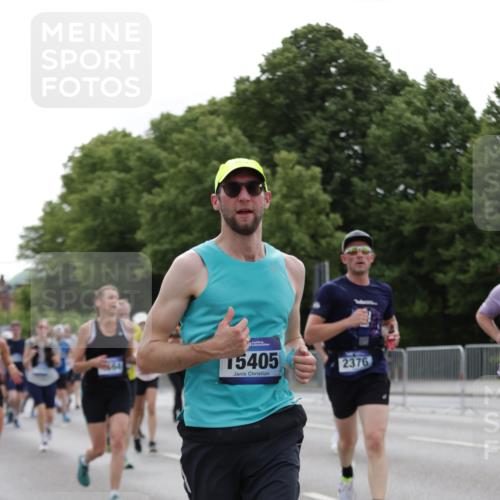 29.06.2025 - hella hamburg halbmarathon Jannik Wohlers http://msf.ph/oto/8278147 29.06.2025 10:34:44 Lombardsbrücke 1284, 1497, 1717, 1849, 2376, 2751, 3409, 3828, 4564, 5027, 5531, 6189, 6397, 6471, 6803, 7267, 7927, 9248, 10358, 10464, 10606, 11233, 11320, 11359, 11886, 12062, 12555, 12625, 13414, 13537, 13539, 13623, 13829, 14392, 14735, 15226, 15405, 15488, 15704, 15732, 15783, 16002, 16010, 16431, 16471, 16778, 16860, 17344, 17526, 17690, 17749, 18054, 18375, 18823 meine-sportfotos.de