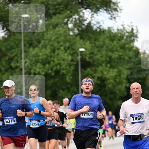 29.06.2025 - hella hamburg halbmarathon Dr. Thomas Lammeyer http://msf.ph/oto/8278161 29.06.2025 10:36:35 Kennedybrücke 1640, 1987, 2268, 2349, 2943, 3022, 3365, 3707, 3751, 3753, 3778, 4365, 4605, 4857, 5783, 5871, 5941, 6218, 6228, 6252, 6312, 6315, 6642, 7239, 7387, 7468, 7531, 7535, 7789, 8072, 8073, 8124, 8127, 8303, 8625, 8840, 8914, 9010, 9125, 9188, 9206, 9765, 10013, 10111, 10203, 10354, 10470, 10624, 10828, 10924, 11076, 11205, 11225, 11248, 11362 meine-sportfotos.de