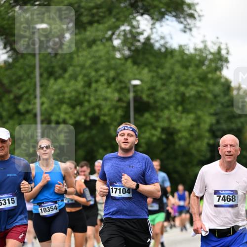 29.06.2025 - hella hamburg halbmarathon Dr. Thomas Lammeyer http://msf.ph/oto/8278190 29.06.2025 10:36:35 Kennedybrücke 1640, 1987, 2268, 2349, 2943, 3022, 3365, 3707, 3751, 3753, 3778, 4365, 4605, 4857, 5783, 5871, 5941, 6218, 6228, 6252, 6312, 6315, 6642, 7239, 7387, 7468, 7531, 7535, 7789, 8072, 8073, 8124, 8127, 8303, 8625, 8840, 8914, 9010, 9125, 9188, 9206, 9765, 10013, 10111, 10203, 10354, 10470, 10624, 10828, 10924, 11076, 11205, 11225, 11248, 11362 meine-sportfotos.de