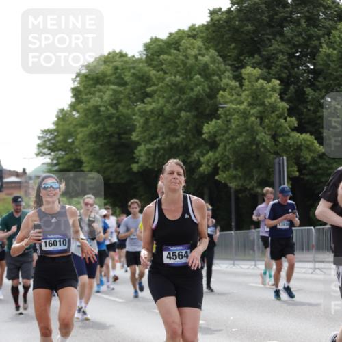 29.06.2025 - hella hamburg halbmarathon Jannik Wohlers http://msf.ph/oto/8278207 29.06.2025 10:34:45 Lombardsbrücke 1284, 1497, 1717, 1849, 2376, 2751, 3409, 3828, 4564, 5027, 5531, 6189, 6397, 6471, 6803, 7267, 7927, 9248, 10358, 10464, 10606, 11233, 11320, 11359, 11565, 11886, 12062, 12555, 12625, 13414, 13537, 13539, 13623, 13829, 14392, 14735, 15226, 15405, 15488, 15704, 15732, 15783, 16002, 16010, 16431, 16778, 16860, 17344, 17526, 17690, 17749, 18054, 18375, 18823 meine-sportfotos.de