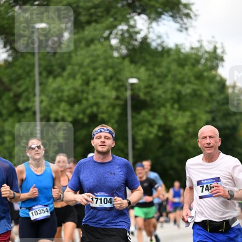 29.06.2025 - hella hamburg halbmarathon Dr. Thomas Lammeyer http://msf.ph/oto/8278214 29.06.2025 10:36:35 Kennedybrücke 1640, 1987, 2268, 2349, 2943, 3022, 3365, 3707, 3751, 3753, 3778, 4365, 4605, 4857, 5783, 5871, 5941, 6218, 6228, 6252, 6312, 6315, 6642, 7239, 7387, 7468, 7531, 7535, 7789, 8072, 8073, 8124, 8127, 8303, 8625, 8840, 8914, 9010, 9125, 9188, 9206, 9765, 10013, 10111, 10203, 10354, 10470, 10624, 10828, 10924, 11076, 11205, 11225, 11248, 11362 meine-sportfotos.de