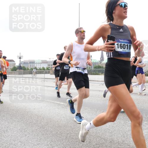 29.06.2025 - hella hamburg halbmarathon Lena Gebhardt http://msf.ph/oto/8278218 29.06.2025 10:35:12 Lombardsbrücke 15226, 15732, 7267, 1035, 16010, 1284, 1497, 1717, 1821, 1849, 2001, 2198, 2355, 2376, 2751, 3130, 3409, 3828, 3958, 4564, 4703, 4704, 4884, 4965, 5027, 5531, 5793, 6029, 6189, 6310, 6335, 6365, 6379, 6397, 6471, 6803, 6859, 7020, 7267, 7299, 7927, 8249, 8296, 8369, 8567, 8793, 9122, 9248, 10358, 10393, 10464, 10531, 10565, 10606, 11122, 11233, 11320, 11359, 11565, 11646, 11838, 11839, 11886, 12019, 12062, 12236, 12326, 12382, 12764 meine-sportfotos.de