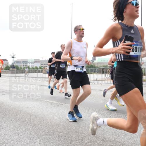 29.06.2025 - hella hamburg halbmarathon Lena Gebhardt http://msf.ph/oto/8278237 29.06.2025 10:35:12 Lombardsbrücke 226, 15732, 6803, 7267, 1035, 6010, 1284, 1497, 1717, 1821, 1849, 2001, 2198, 2355, 2376, 2751, 3130, 3409, 3828, 3958, 4564, 4703, 4704, 4884, 4965, 5027, 5531, 5793, 6029, 6189, 6310, 6335, 6365, 6379, 6397, 6471, 6803, 6859, 7020, 7267, 7299, 7927, 8249, 8296, 8369, 8567, 8793, 9122, 9248, 10358, 10393, 10464, 10531, 10565, 10606, 11122, 11233, 11320, 11359, 11565, 11646, 11838, 11839, 11886, 12019, 12062, 12236, 12326, 12382, 12764 meine-sportfotos.de