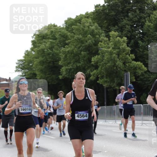 29.06.2025 - hella hamburg halbmarathon Jannik Wohlers http://msf.ph/oto/8278267 29.06.2025 10:34:45 Lombardsbrücke 1284, 1497, 1717, 1849, 2376, 2751, 3409, 3828, 4564, 5027, 5531, 6189, 6397, 6471, 6803, 7267, 7927, 9248, 10358, 10464, 10606, 11233, 11320, 11359, 11565, 11886, 12062, 12555, 12625, 13414, 13537, 13539, 13623, 13829, 14392, 14735, 15226, 15405, 15488, 15704, 15732, 15783, 16002, 16010, 16431, 16778, 16860, 17344, 17526, 17690, 17749, 18054, 18375, 18823 meine-sportfotos.de