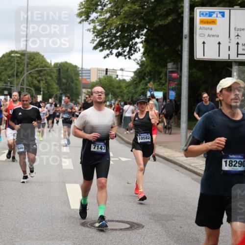 29.06.2025 - hella hamburg halbmarathon Yannick Fuchs http://msf.ph/oto/8278270 29.06.2025 10:49:32 20KM 1120, 1143, 1179, 1193, 1834, 2612, 3037, 3058, 3668, 4249, 4897, 5643, 5672, 6569, 6591, 6924, 7147, 7221, 7594, 7976, 8255, 8573, 8691, 10188, 10582, 11039, 11231, 12248, 12544, 12545, 13234, 13236, 13470, 14365, 15184, 15300, 15484, 15584, 15818, 15884, 16108, 16176, 16213, 16334, 16401, 16521, 16609, 16786, 17133, 17259, 17603, 17615, 17640, 17642, 17734, 17940, 18064, 18290, 18741, 18746, 18835, 19047, 19120 meine-sportfotos.de