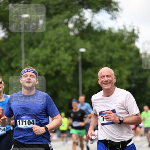 29.06.2025 - hella hamburg halbmarathon Dr. Thomas Lammeyer http://msf.ph/oto/8278291 29.06.2025 10:36:36 Kennedybrücke 1640, 1987, 2268, 2349, 2943, 3022, 3365, 3707, 3753, 3778, 4365, 4605, 4857, 5783, 5871, 5941, 6218, 6228, 6252, 6312, 6315, 6642, 7387, 7468, 7531, 7789, 8072, 8073, 8124, 8303, 8625, 8840, 8914, 9010, 9125, 9188, 9206, 9765, 10013, 10111, 10203, 10354, 10470, 10624, 10828, 10924, 11076, 11205, 11225, 11248, 11362 meine-sportfotos.de