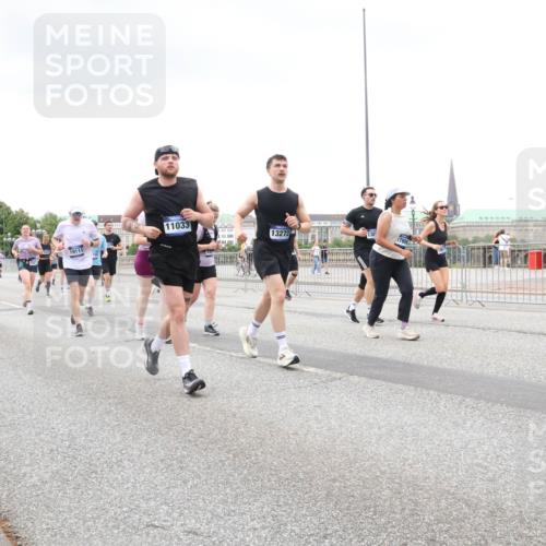 29.06.2025 - hella hamburg halbmarathon Lena Gebhardt http://msf.ph/oto/8278301 29.06.2025 10:54:50 Lombardsbrücke 9521, 2586, 19111, 11033, 13272, 1198, 1949, 2084, 2244, 2532, 2566, 2586, 2632, 3002, 3274, 3761, 3795, 3857, 4191, 4192, 4720, 4971, 5185, 5216, 5392, 5500, 5727, 5882, 5933, 5993, 6023, 6279, 6839, 6944, 6982, 7238, 7986, 8012, 8186, 8801, 8803, 9130, 9521, 9596, 10109, 10331, 10471, 10686, 11033, 11226, 11287, 11567, 11569, 11788, 11908, 12147, 12148, 12240, 12268, 12270, 12930, 13272, 13283, 13548, 13944, 13945, 13979, 13980, 14515 meine-sportfotos.de