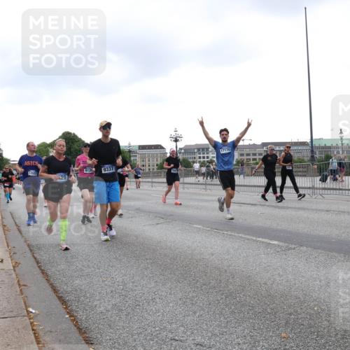29.06.2025 - hella hamburg halbmarathon Lena Gebhardt http://msf.ph/oto/8278360 29.06.2025 10:46:28 Lombardsbrücke 1371, 1375, 1429, 1465, 1532, 1608, 1837, 1867, 1868, 1999, 2162, 2423, 2500, 2697, 2773, 2813, 2951, 3277, 3410, 3469, 3734, 4119, 4202, 4223, 4296, 4342, 4355, 4448, 4604, 5697, 5703, 5769, 5770, 5854, 5892, 6068, 6124, 6161, 6392, 7303, 7364, 7368, 7374, 7767, 7894, 7960, 7983, 8047, 8477, 8551, 8700, 9129, 9337, 9426, 9445, 9691, 10153, 10230, 11358, 11361, 11876, 11910, 12298, 12333, 12507, 12522, 13969, 14261, 15852, 16882, 16987 meine-sportfotos.de